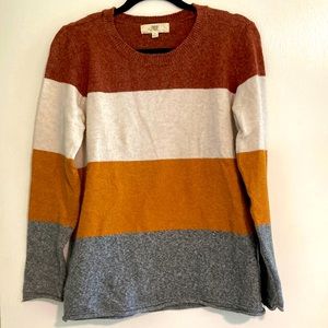 FREE SHIPPING! Color block crew neck sweater, size M. Polyester/nylon/spandex.